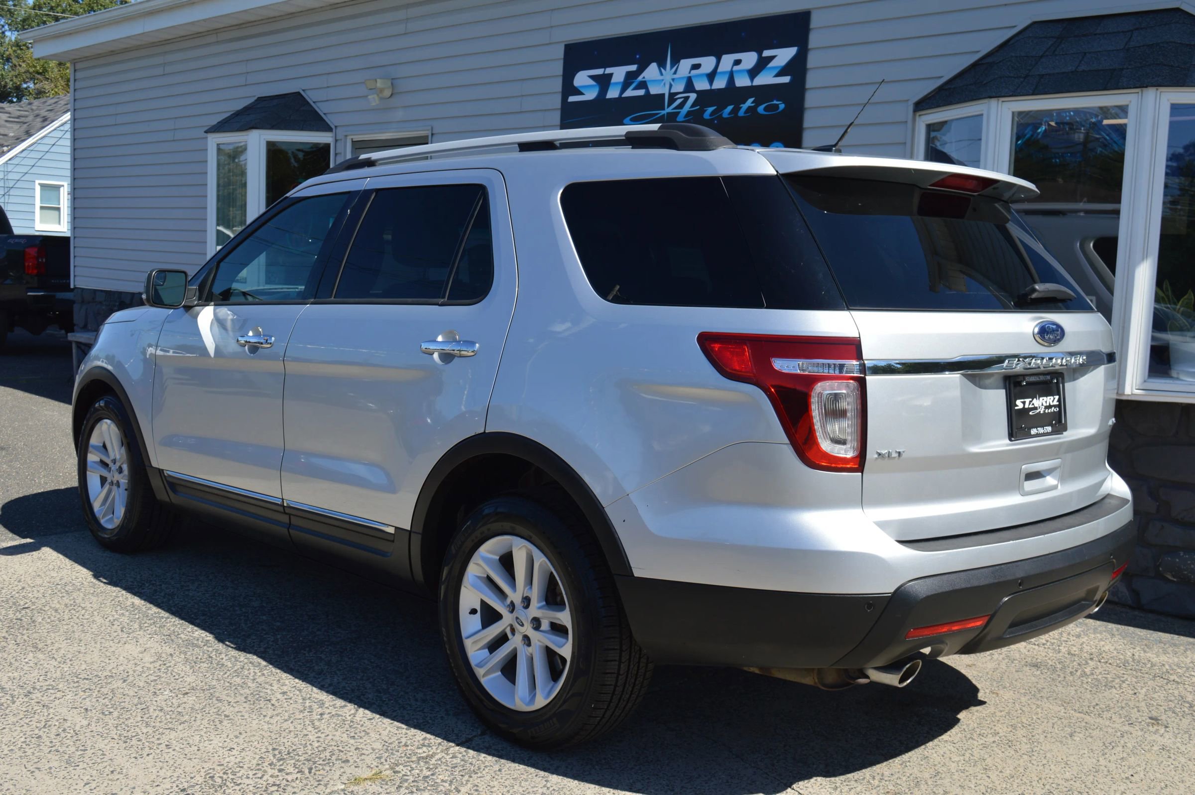 Used 2014 Ford Explorer XLT image 3