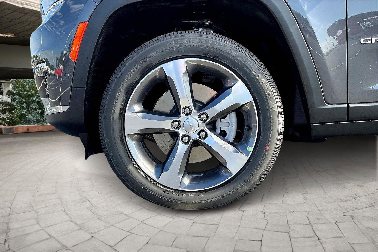 New 2025 Jeep Grand Cherokee L Limited w/ Luxury Tech Group II image 12