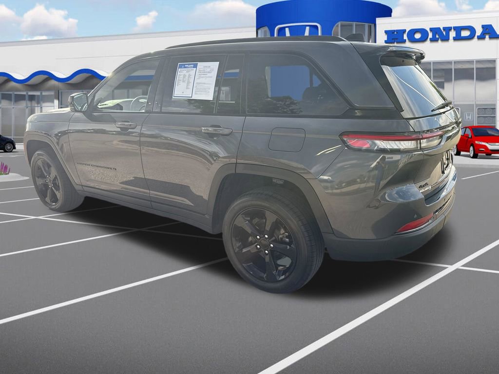 Used 2022 Jeep Grand Cherokee Altitude AWD/4WD image 6