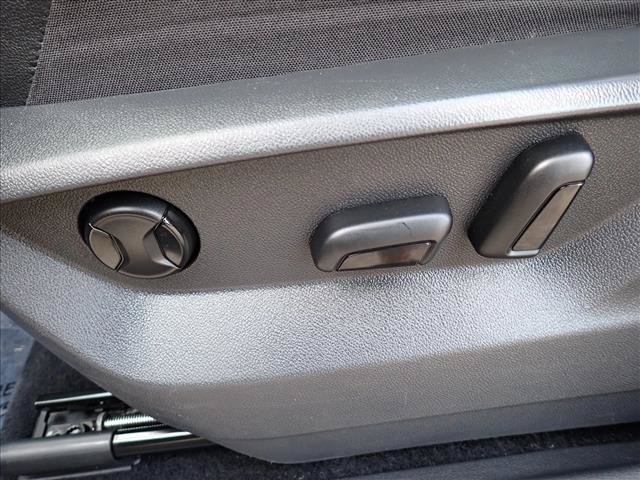 Used 2018 Volkswagen Tiguan SEL AWD/4WD image 14