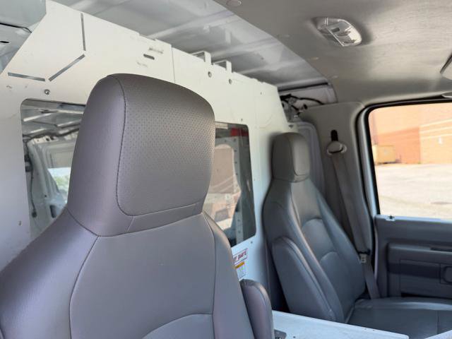 Used 2014 Ford E-250 and Econoline 250 w/ Power Group RWD image 13