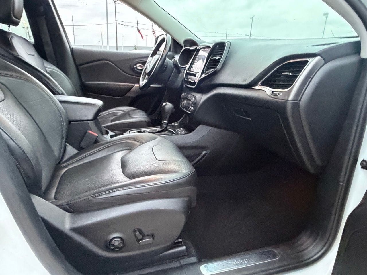 Used 2019 Jeep Cherokee Limited AWD/4WD image 42