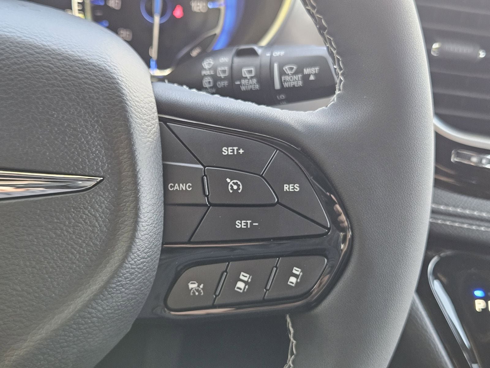 New 2025 Chrysler Pacifica Limited FWD image 30
