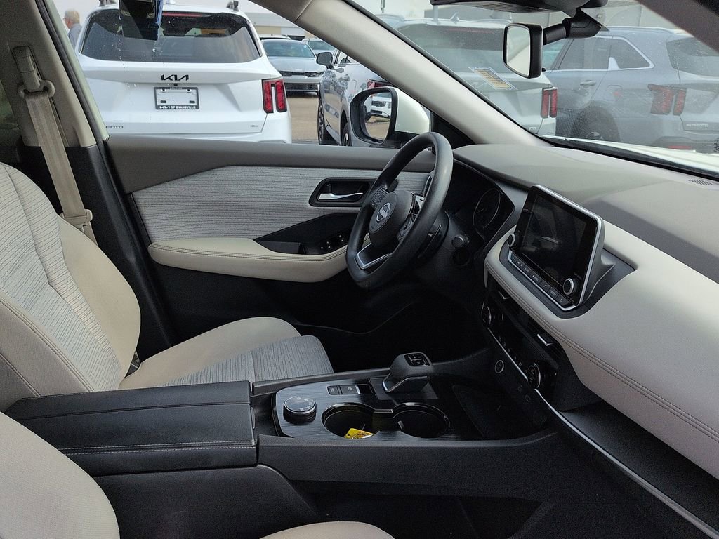 Used 2023 Nissan Rogue SV image 7