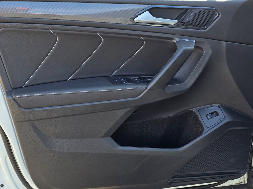 Used 2022 Volkswagen Tiguan SE image 14