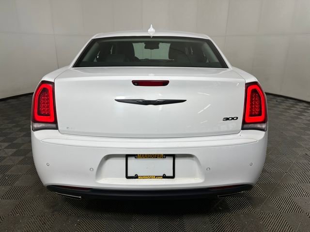 Used 2022 Chrysler 300 Touring L image 4