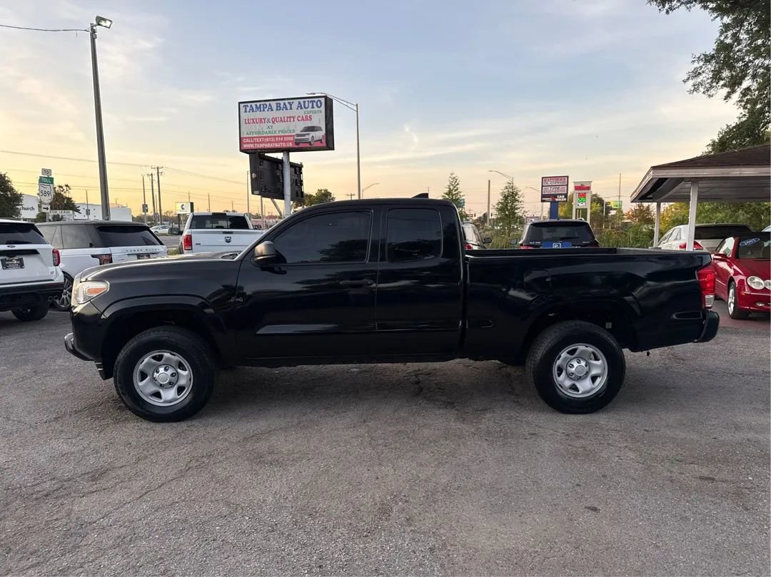 Used 2017 Toyota Tacoma SR image 8