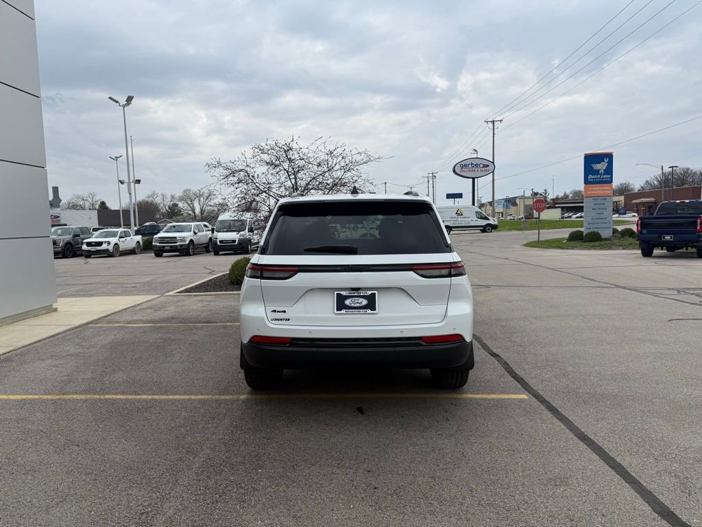 Used 2025 Jeep Grand Cherokee Altitude image 36