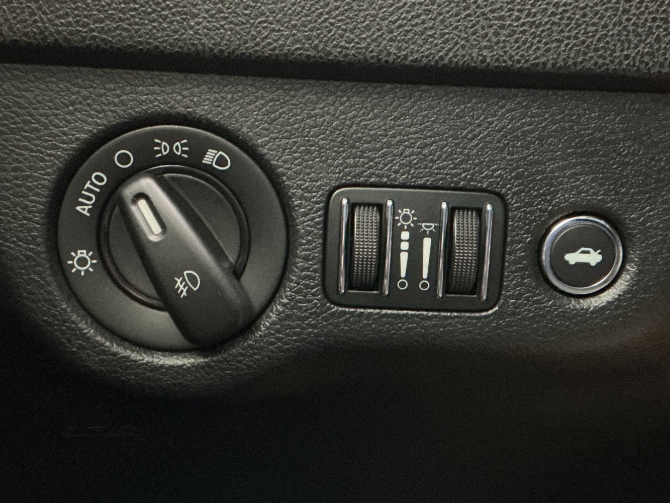 Used 2011 Dodge Charger R/T RWD image 38