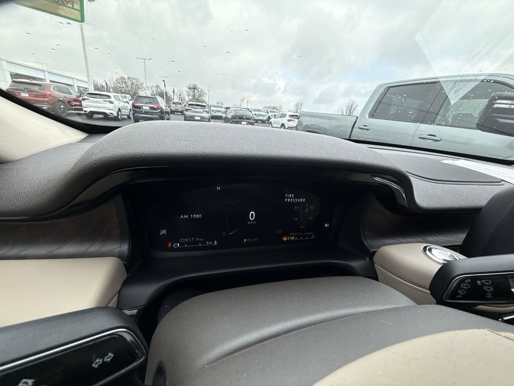 Used 2023 Lincoln Aviator Reserve w/ Equipment Group 201A image 18