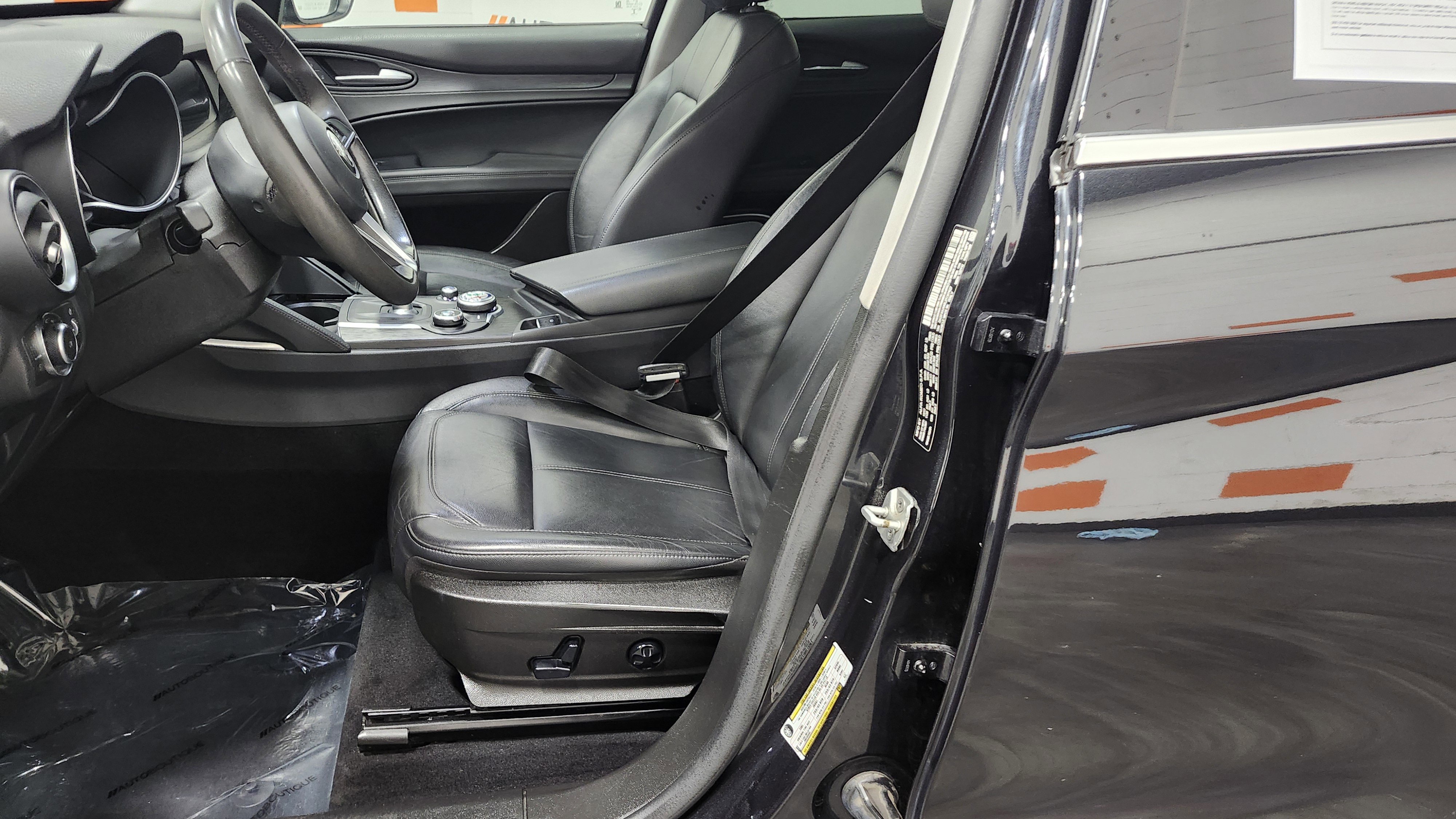 Used 2018 Alfa Romeo Stelvio AWD image 26