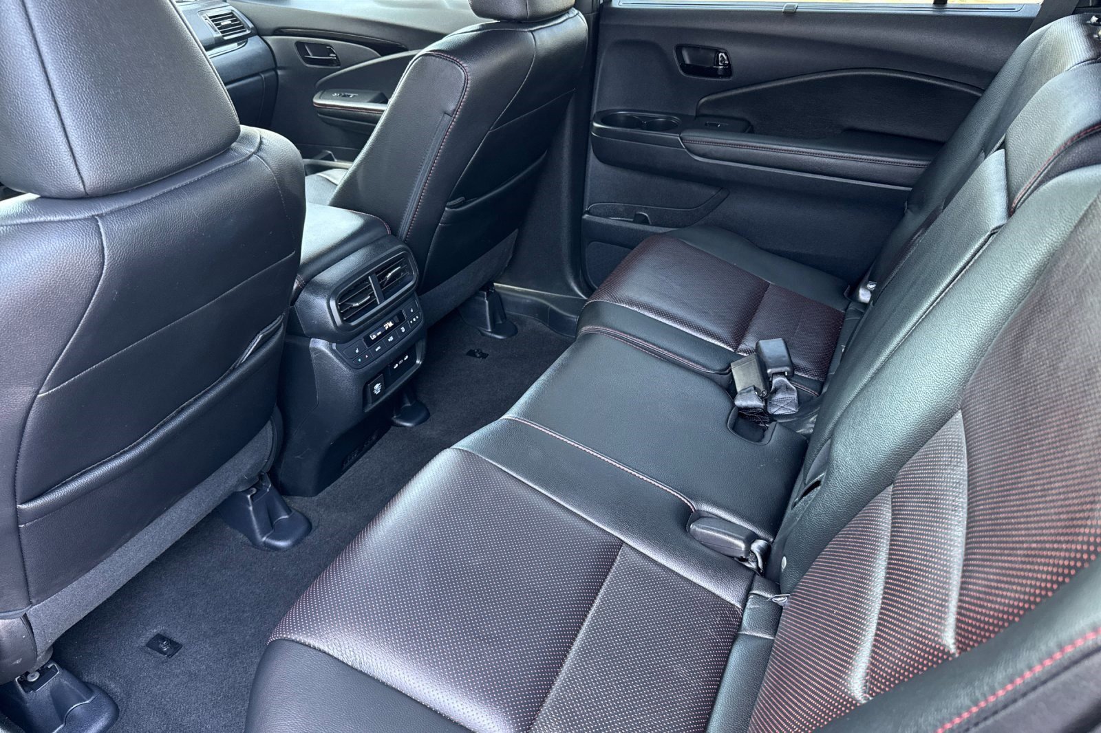 Used 2025 Honda Passport Black Edition image 27