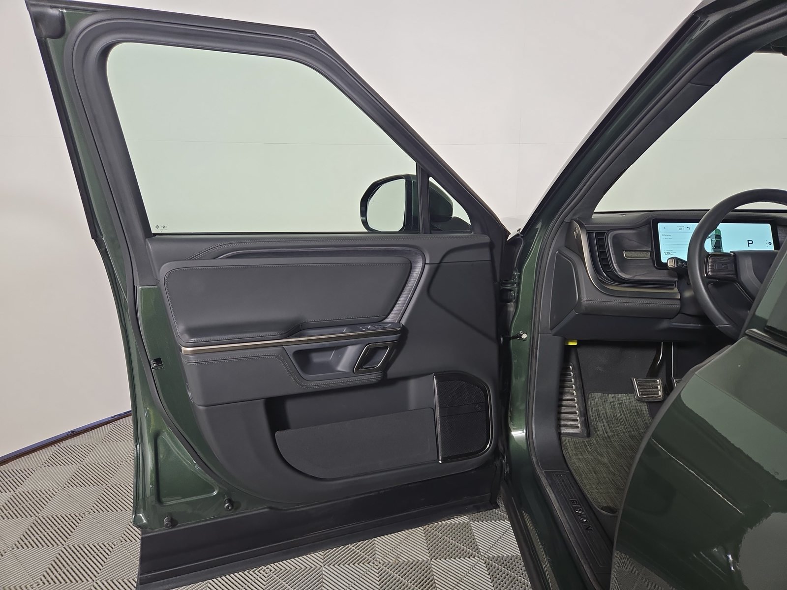 Used 2024 Rivian R1T Adventure Dual AWD/4WD image 16