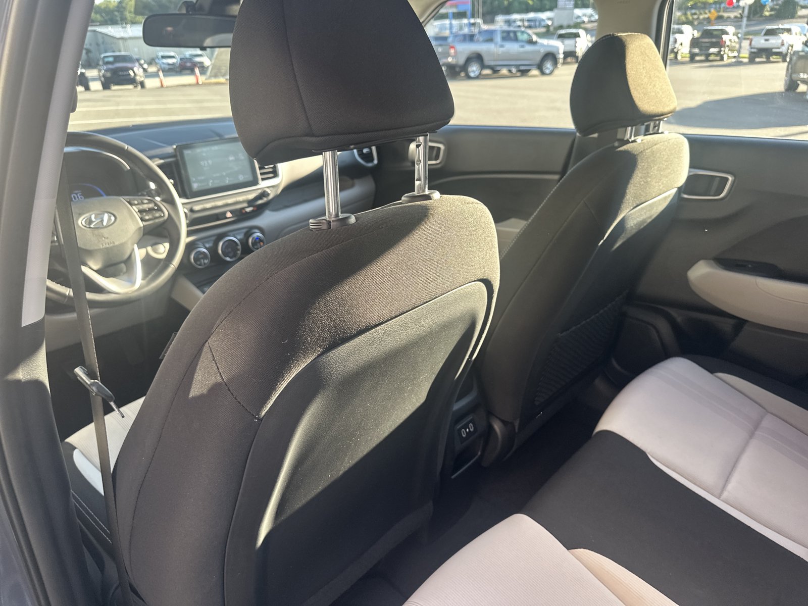 Used 2025 Hyundai Venue SEL FWD image 21