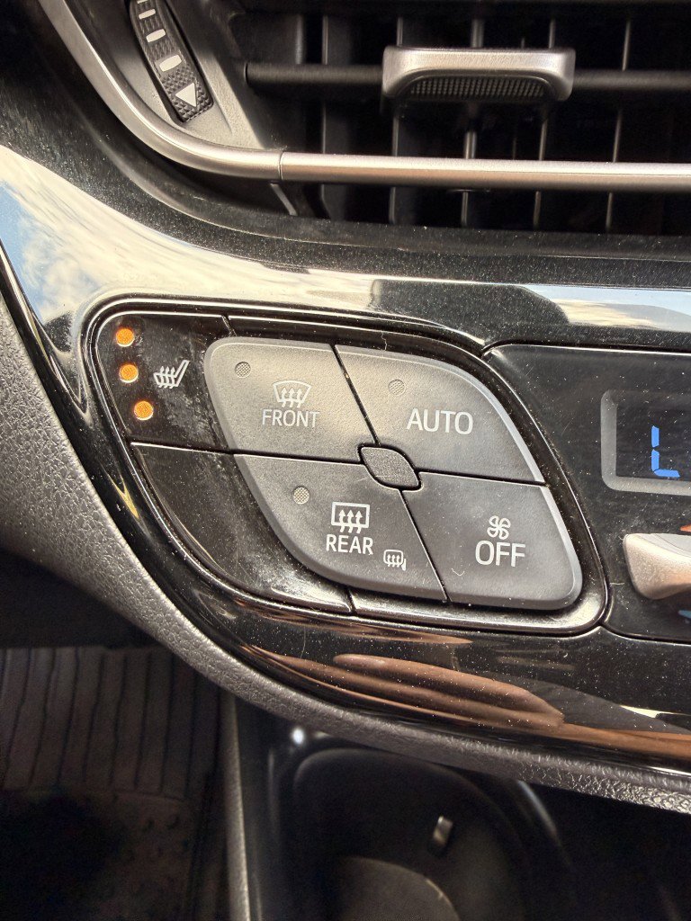 Used 2018 Toyota C-HR XLE FWD image 27