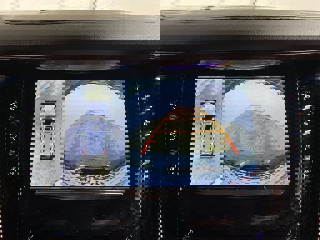 Used 2015 Cadillac Escalade Luxury image 24