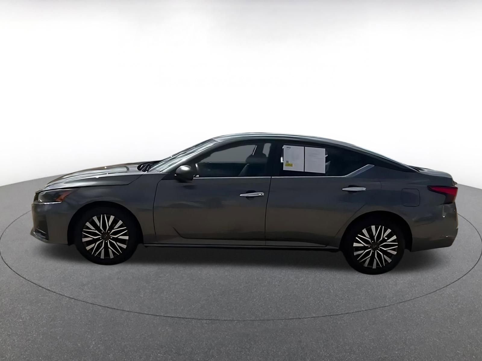 Used 2024 Nissan Altima 2.5 SV image 7