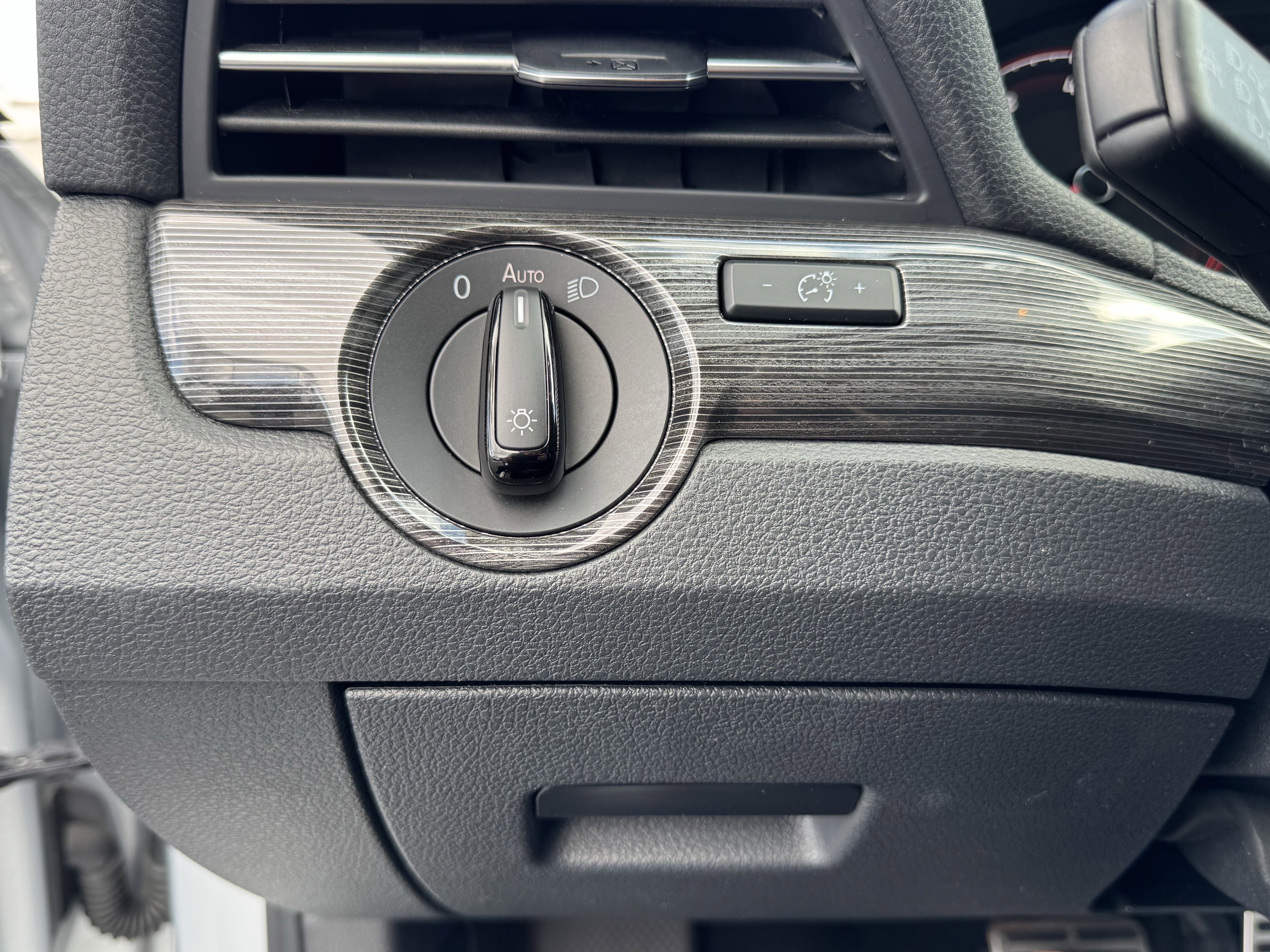 Used 2020 Volkswagen Passat 2.0T R-Line image 28