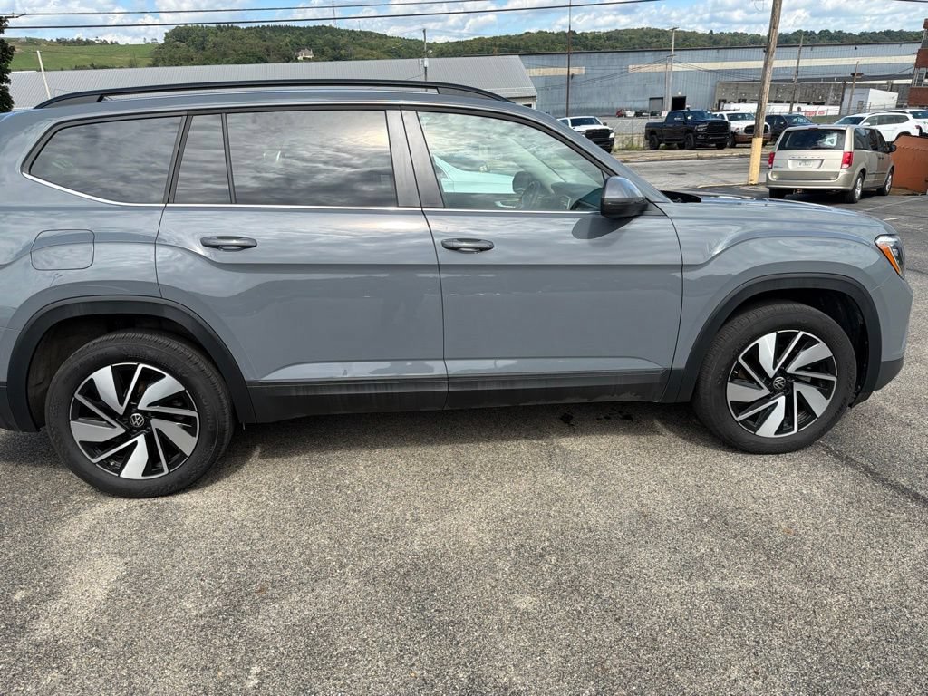 Used 2025 Volkswagen Atlas SE AWD/4WD image 12