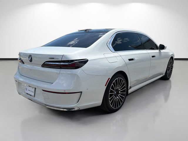 Used 2025 BMW i7 eDrive50 w/ Premium Package RWD image 3