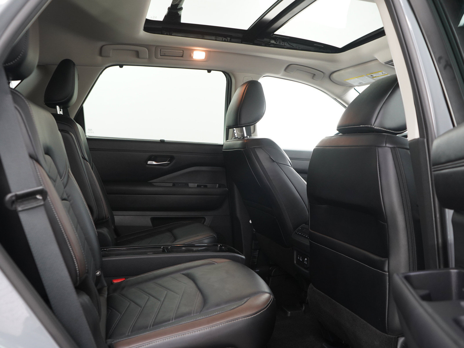 Used 2024 Nissan Pathfinder Platinum AWD/4WD image 15