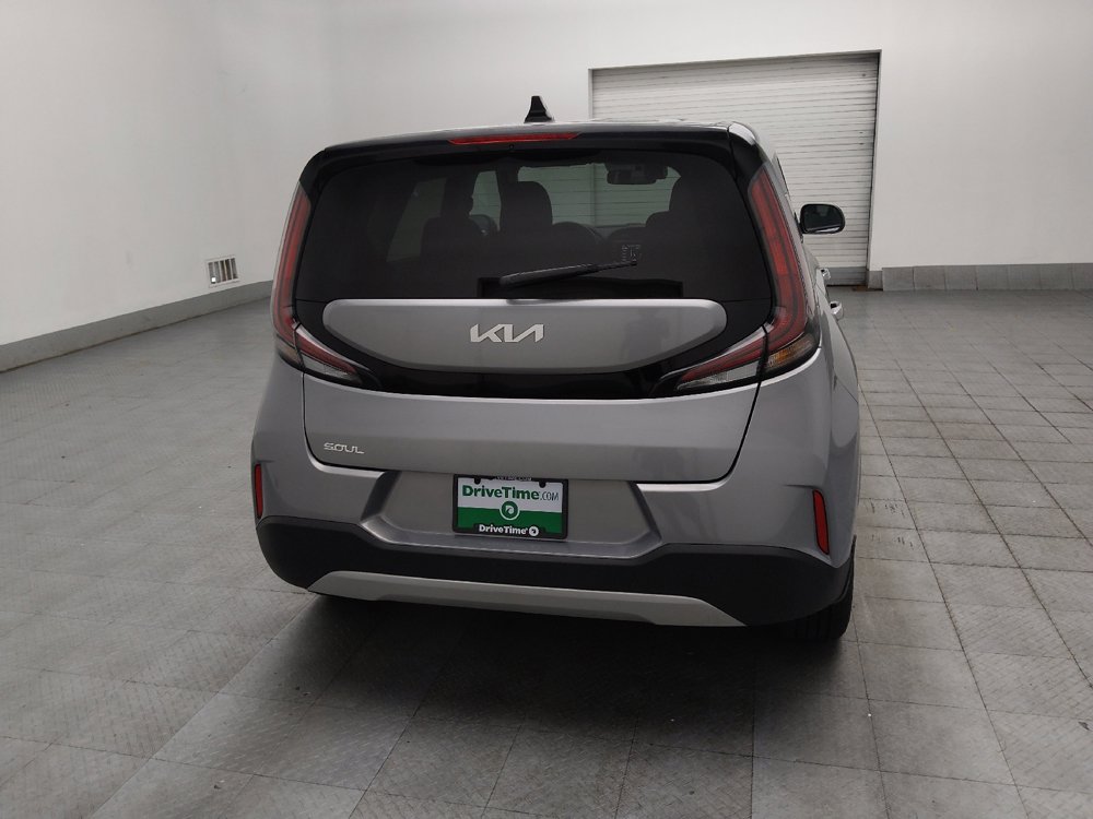Used 2023 Kia Soul LX w/ LX Technology Package FWD image 7