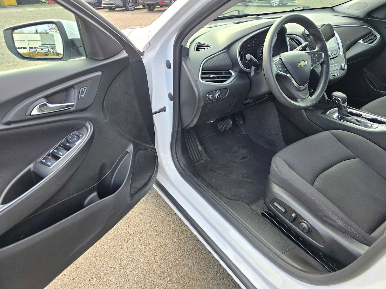 Used 2023 Chevrolet Malibu LT image 20