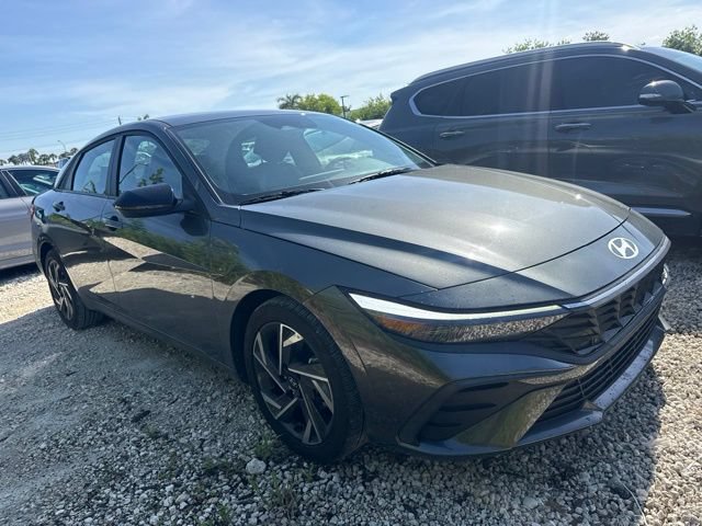 Used 2025 Hyundai Elantra Sport FWD image 3