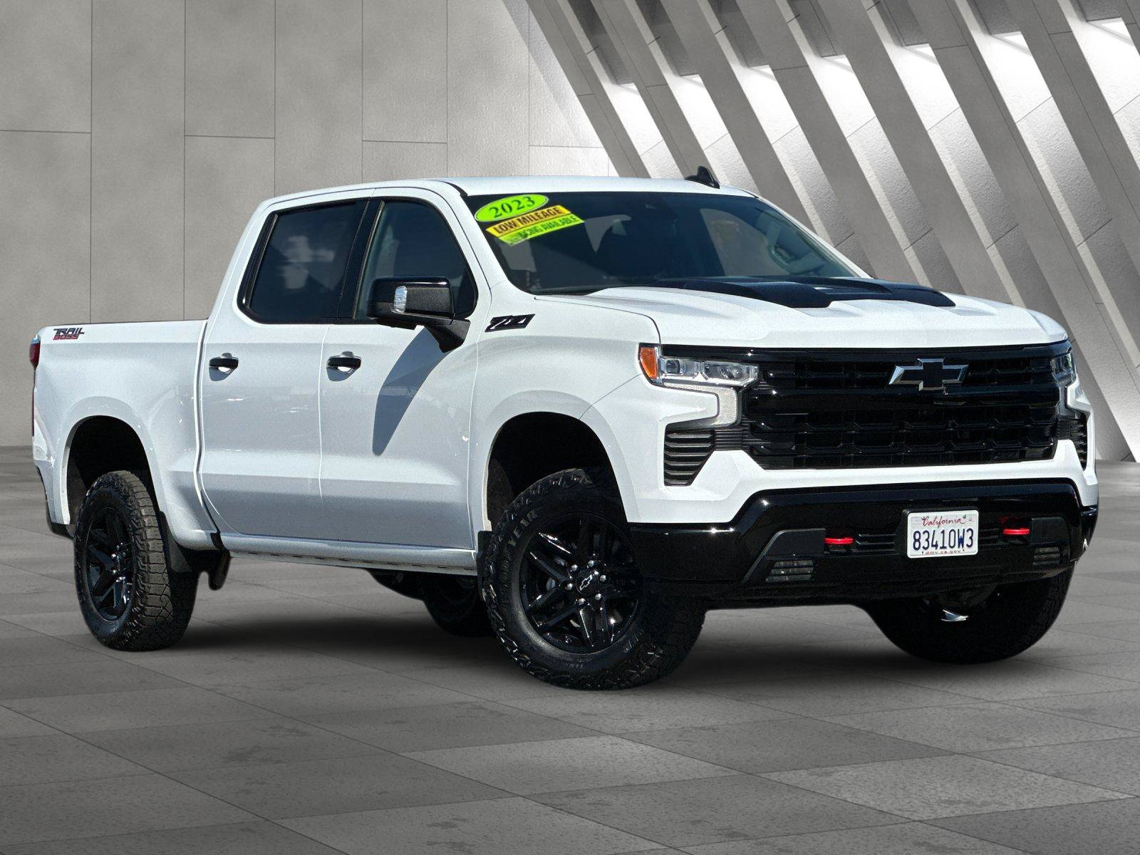 Used 2023 Chevrolet Silverado 1500 LT Trail Boss w/ LT Trail Boss Premium Package AWD/4WD image 1