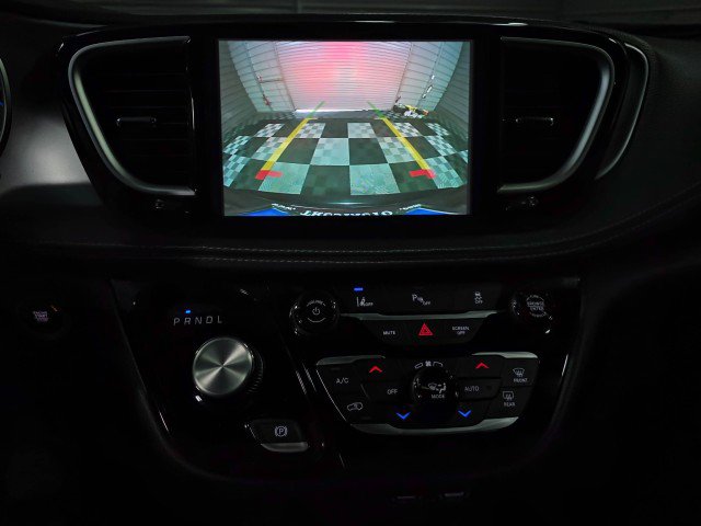 Used 2023 Chrysler Pacifica Touring-L w/ S Appearance Package FWD image 29