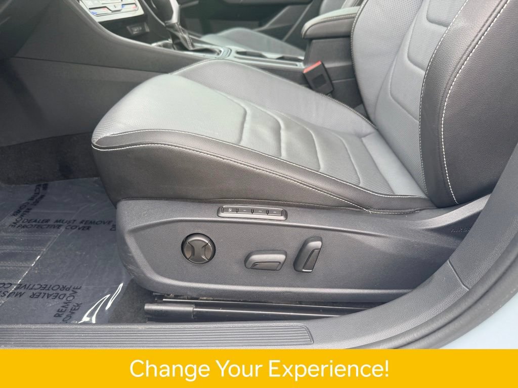 Used 2025 Volkswagen Jetta SEL FWD image 16