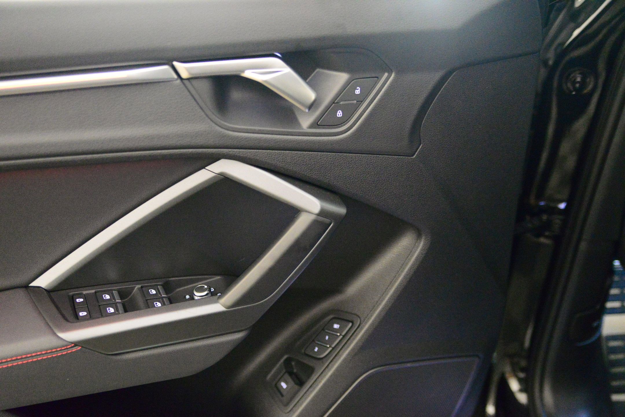 Certified 2025 Audi Q3 2.0T Premium Plus w/ Premium Plus Package image 9