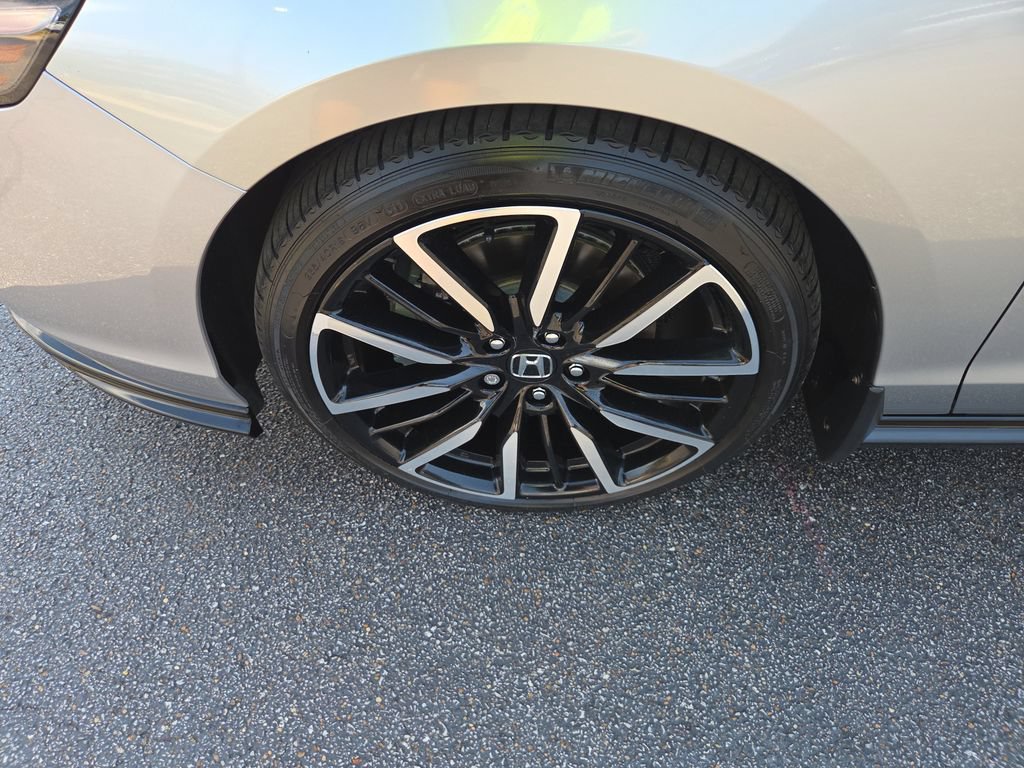 Used 2024 Honda Accord Touring image 9