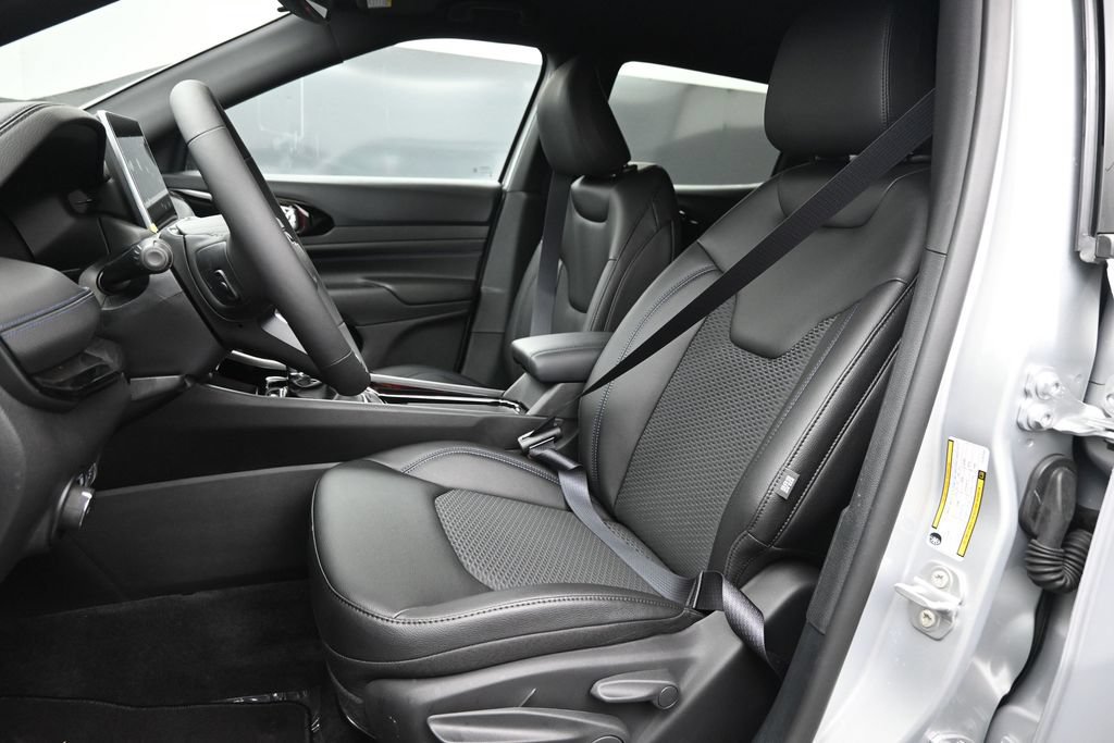 New 2026 Jeep Compass Latitude AWD/4WD image 2