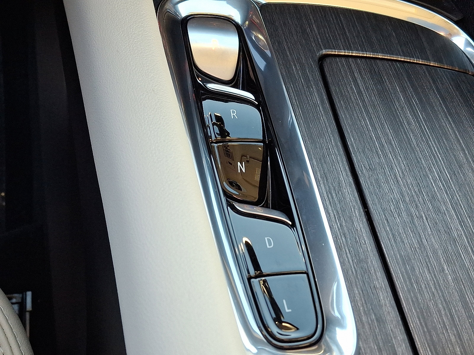 Used 2023 Buick Enclave Avenir w/ Avenir Technology Package image 15