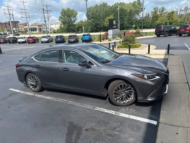 Used 2025 Lexus ES 300h w/ Accessory Package (Z2) FWD image 3