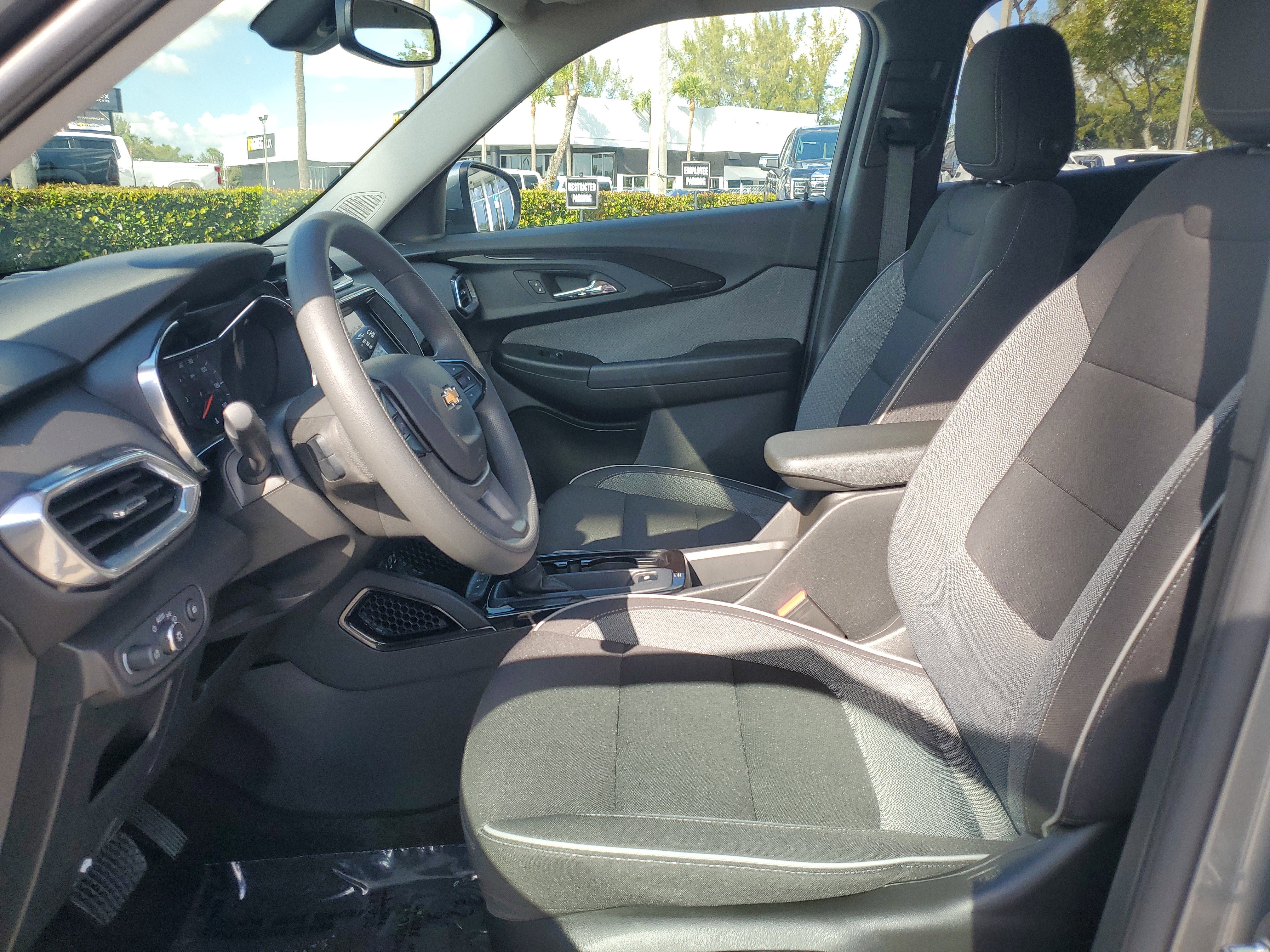 Used 2023 Chevrolet TrailBlazer LT w/ Convenience Package image 11