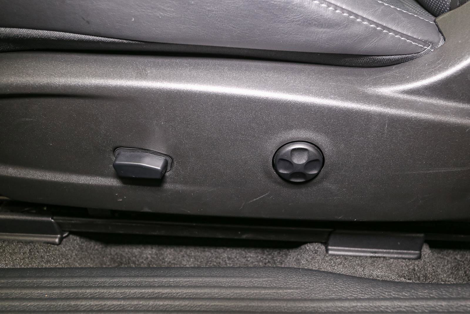 Used 2015 Dodge Challenger R/T Plus image 41