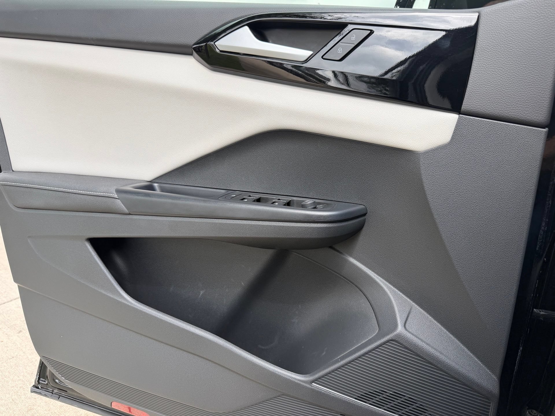 Certified 2025 Volkswagen Taos S FWD image 22