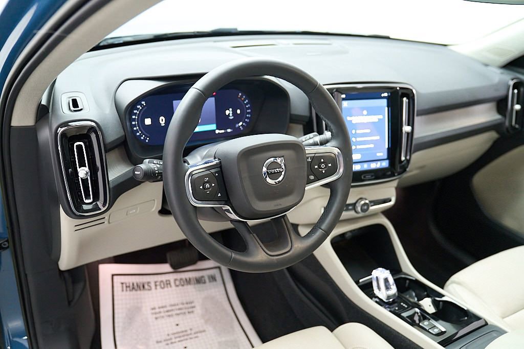 Used 2023 Volvo XC40 B5 Ultimate w/ Protection Package Premier AWD/4WD image 14