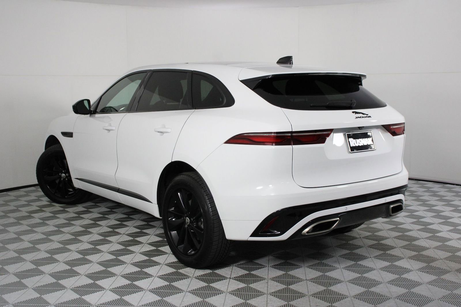 Used 2024 Jaguar F-PACE R-Dynamic S AWD/4WD image 2