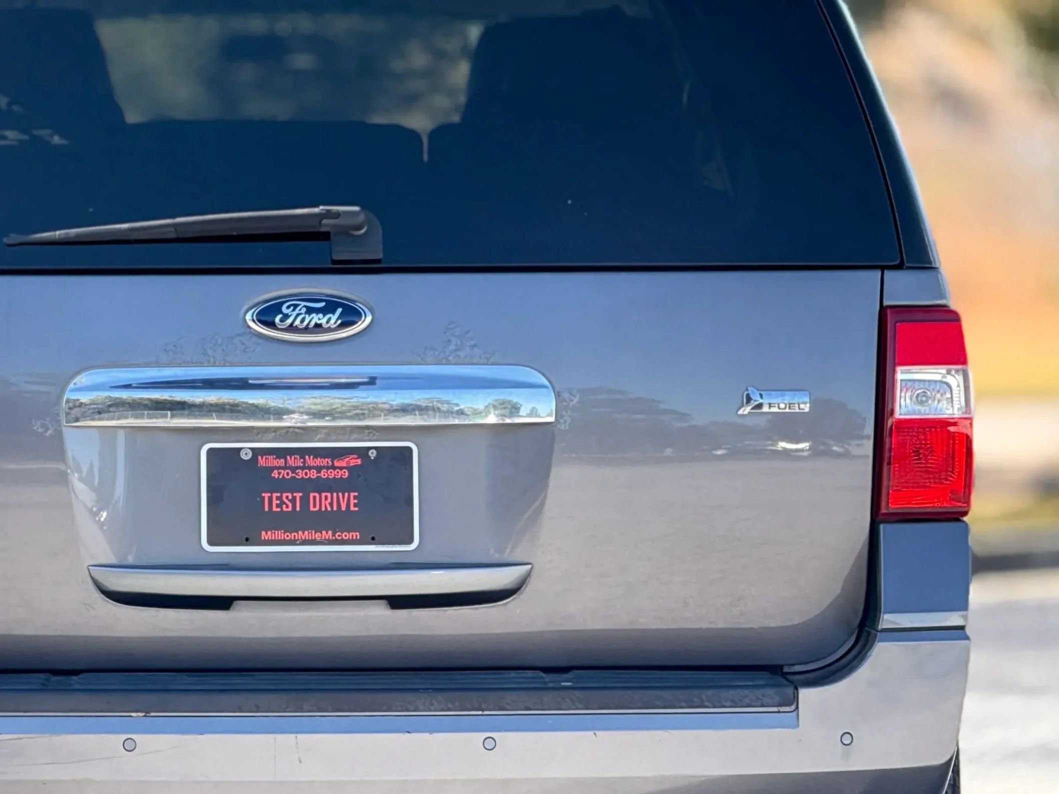 Used 2013 Ford Expedition XLT image 14