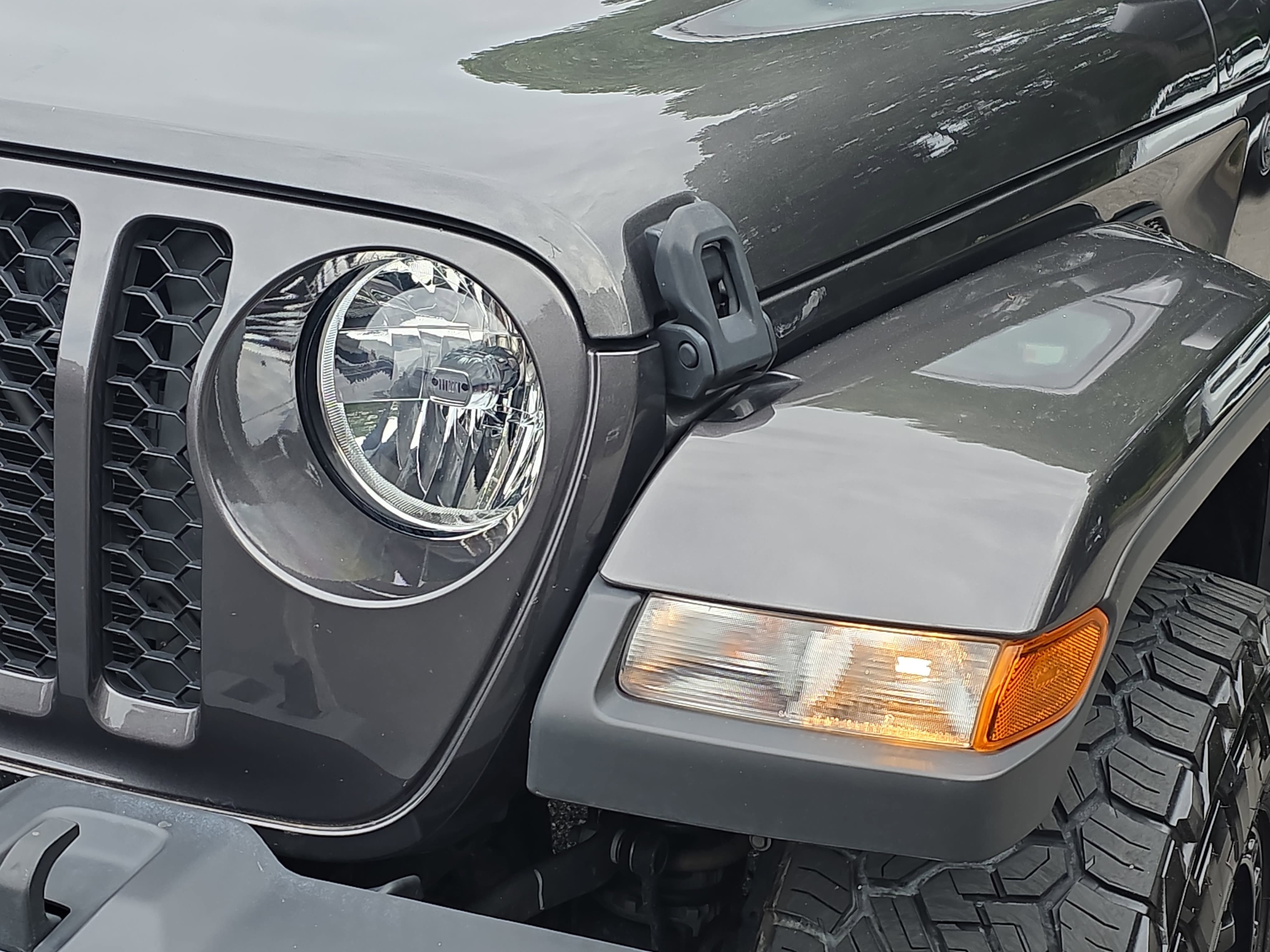 Certified 2023 Jeep Gladiator Sport AWD/4WD image 28