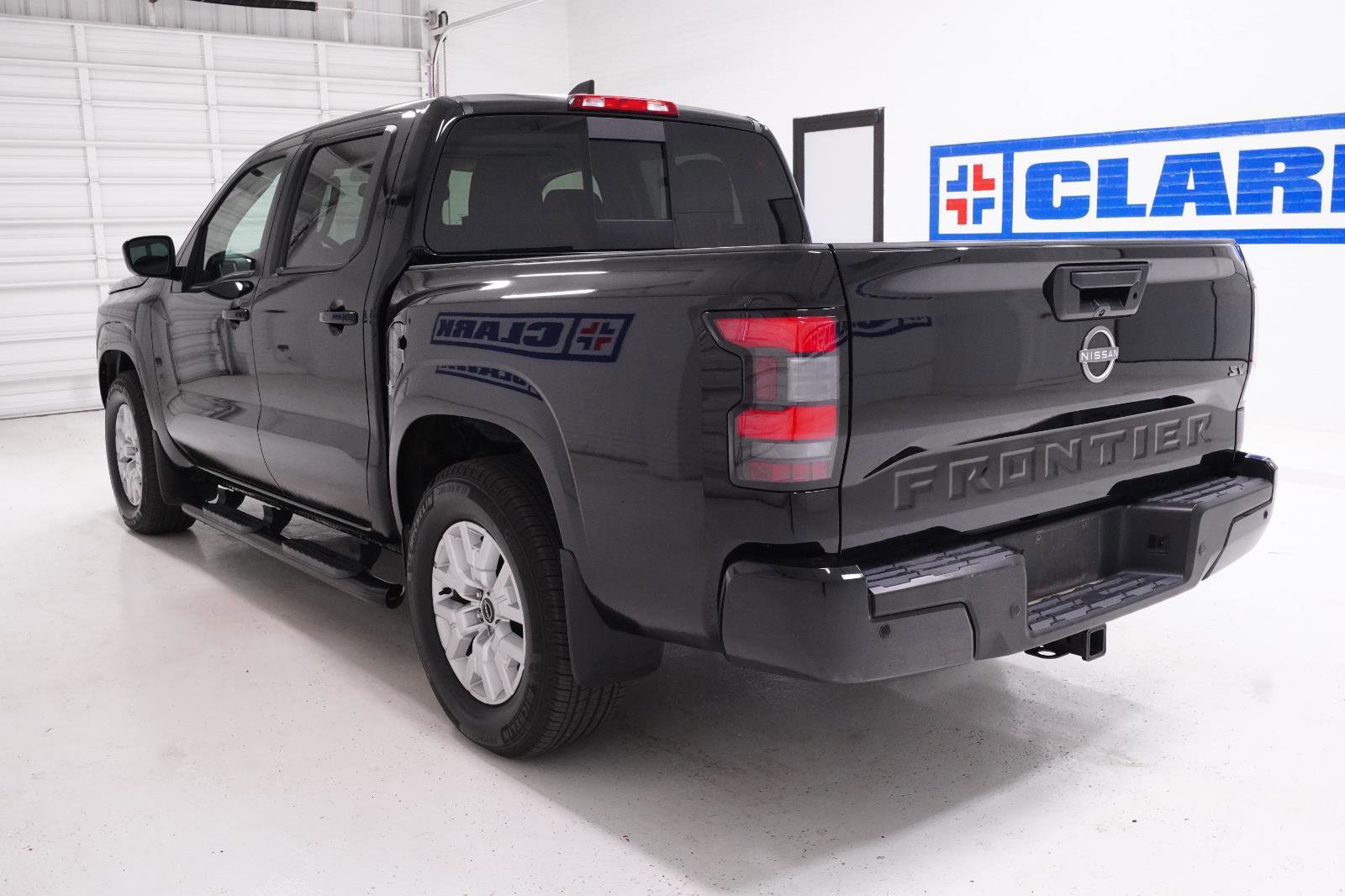 Used 2024 Nissan Frontier SV w/ SV Convenience Package image 7