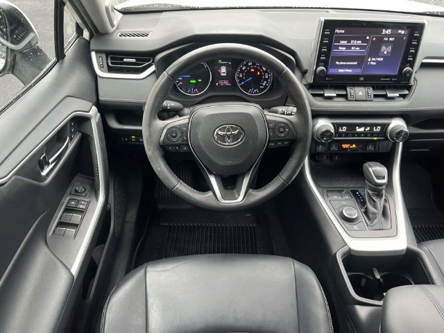 Used 2022 Toyota RAV4 XLE Premium AWD/4WD image 17