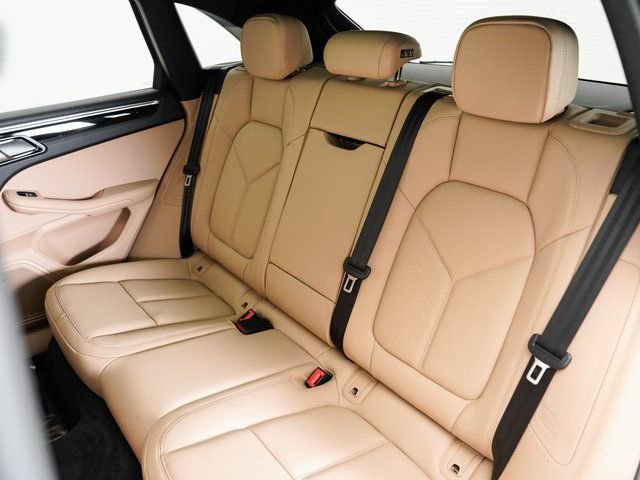 Certified 2025 Porsche Macan image 27