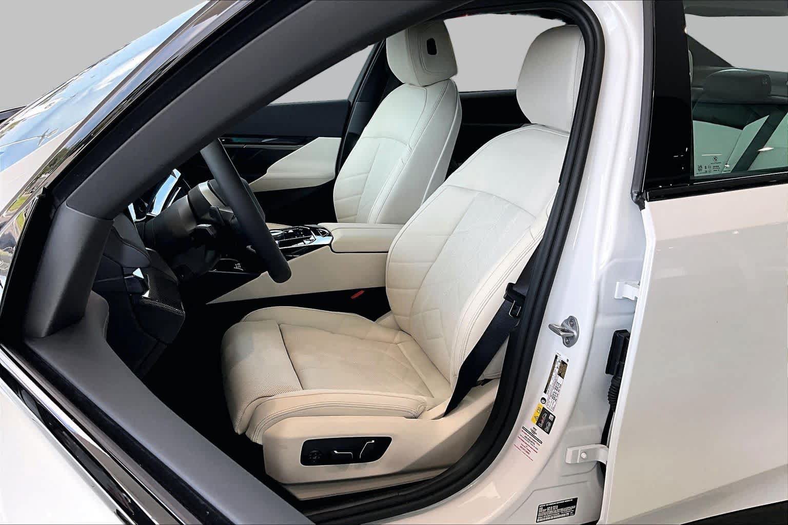 New 2027 BMW 550e xDrive w/ Premium Package AWD/4WD image 9