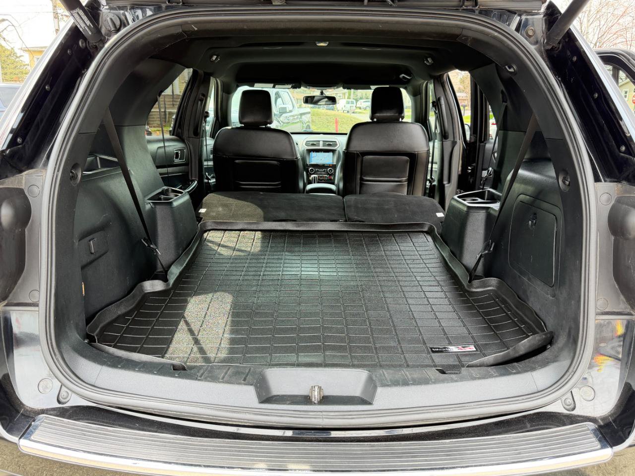 Used 2018 Ford Explorer XLT w/ Equipment Group 202A AWD/4WD image 38