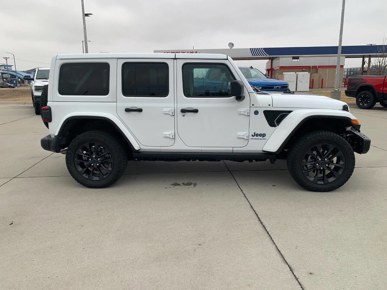 Used 2025 Jeep Wrangler Unlimited Sahara image 11