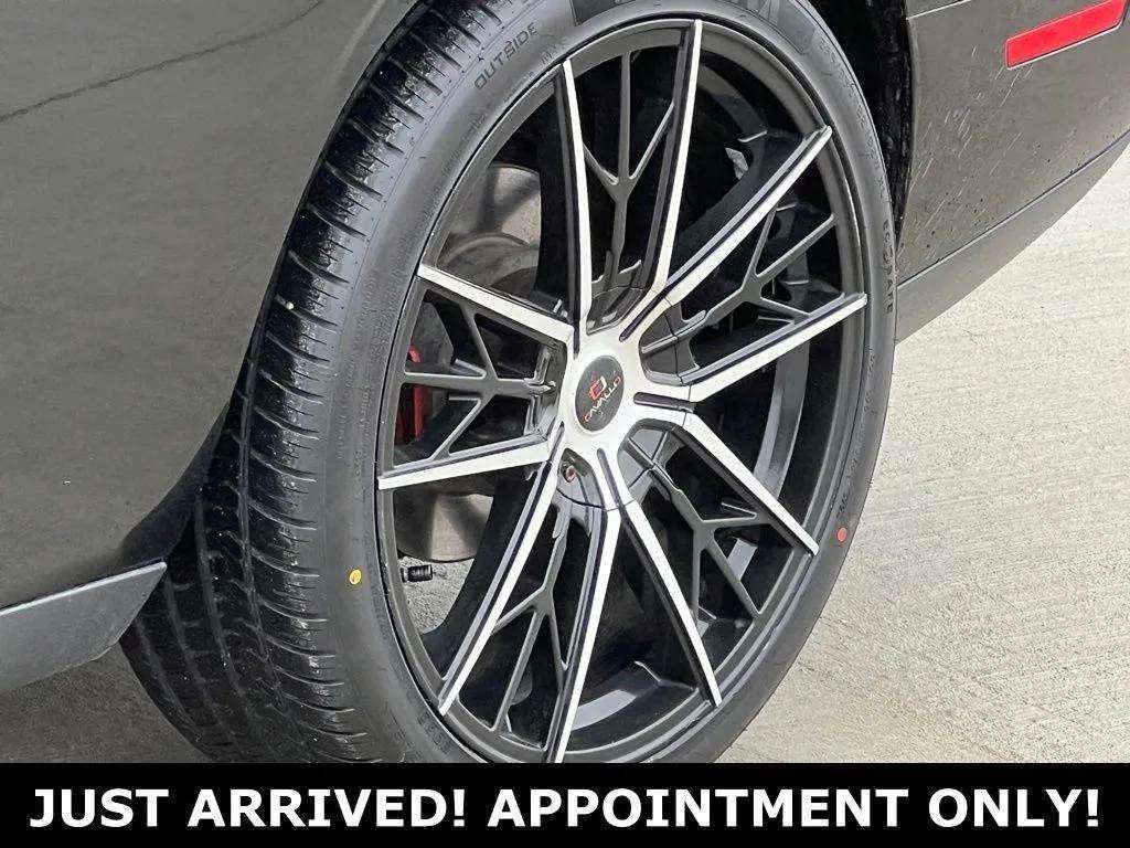 Used 2016 Dodge Challenger R/T w/ Blacktop Package RWD image 33